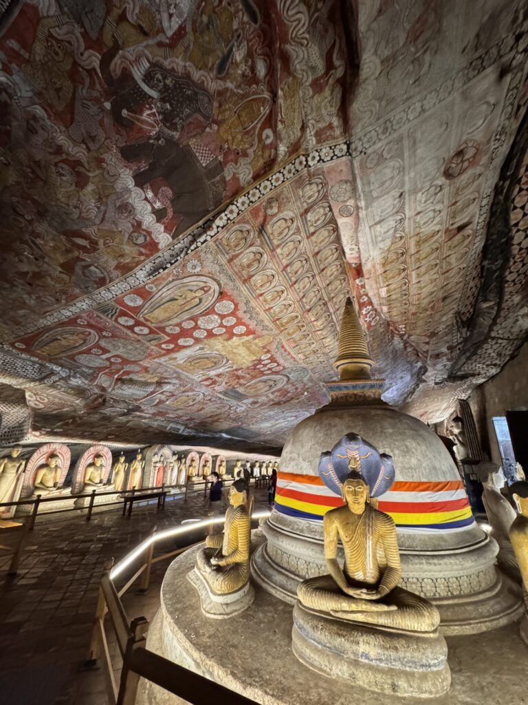 cosa vedere in sri lanka, il Tempio d’Oro di Dambulla